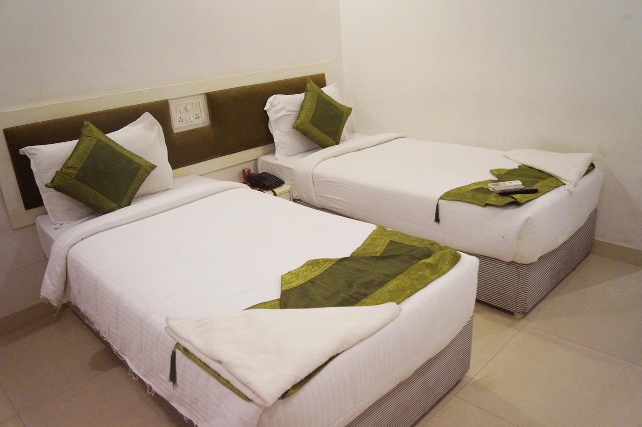 Arihant Hotel Hyderabad Exterior foto